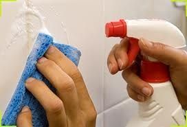 Limpiar azulejos con spray